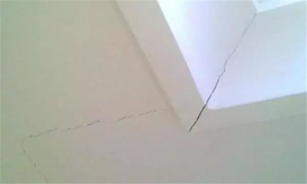 石膏線條開裂處 石膏線條開裂處